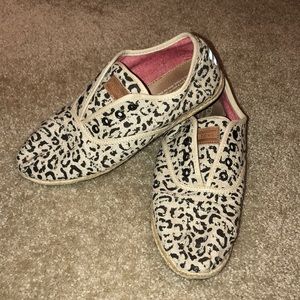 Leopard print burlap & brown TOMS shoes